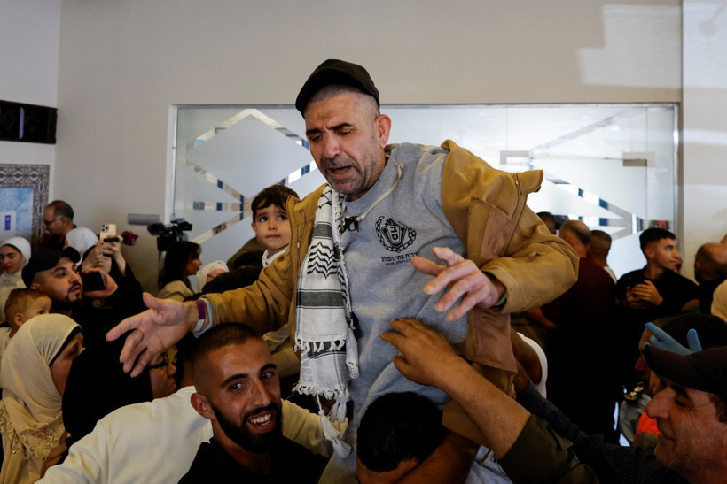 Onlarca Filistinli esir serbest kaldı - Resim : 2