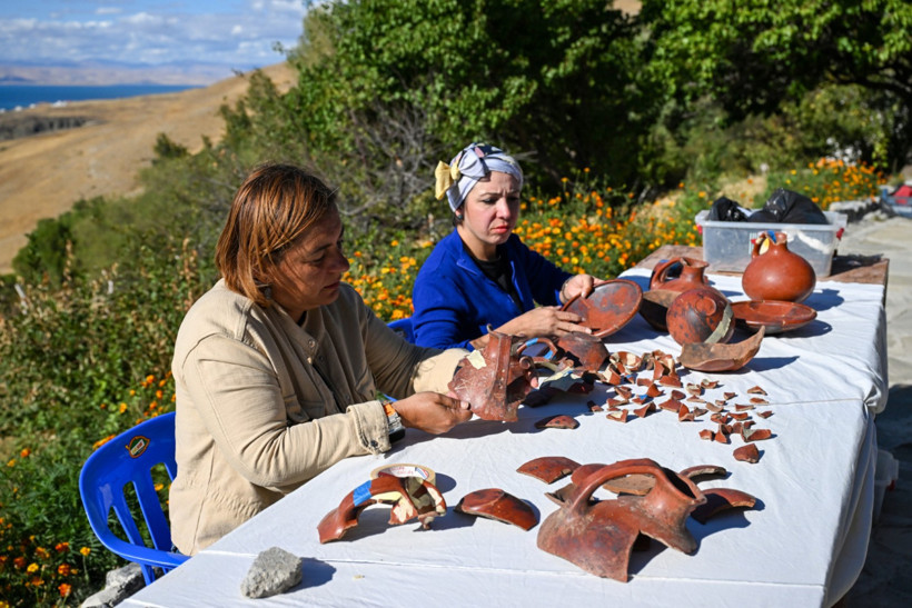 Binlerce yıllık yapboz: Urartu seramikleri Ayanis Kalesi’nde tek tek birleştiriliyor - Resim : 1