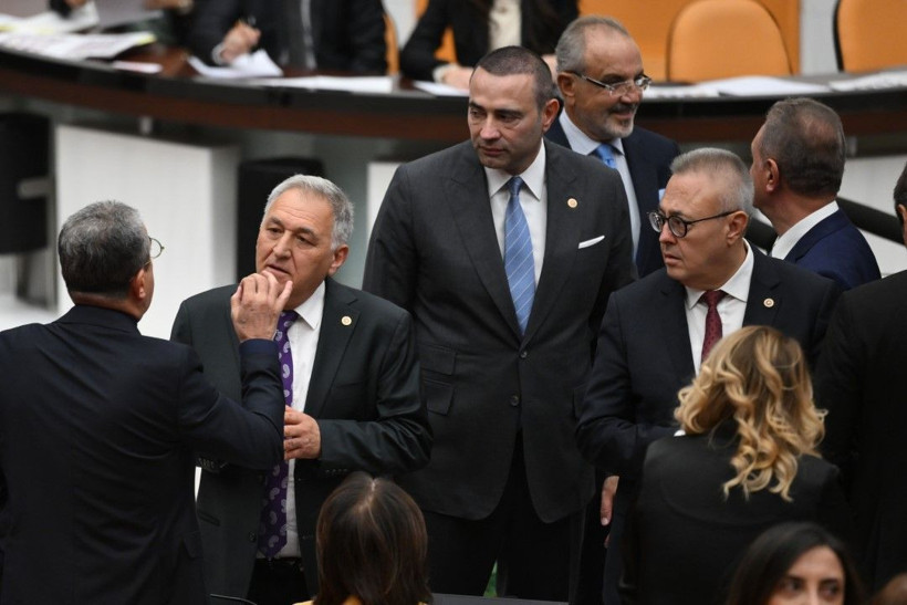 Meclis'te 'mandacı' ve 'alçak' tartışması - Resim: 9