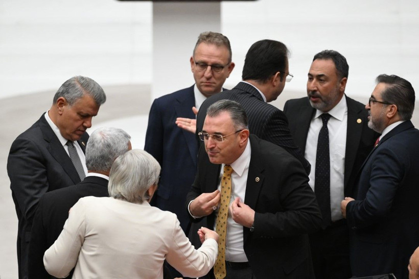 Meclis'te 'mandacı' ve 'alçak' tartışması - Resim: 11