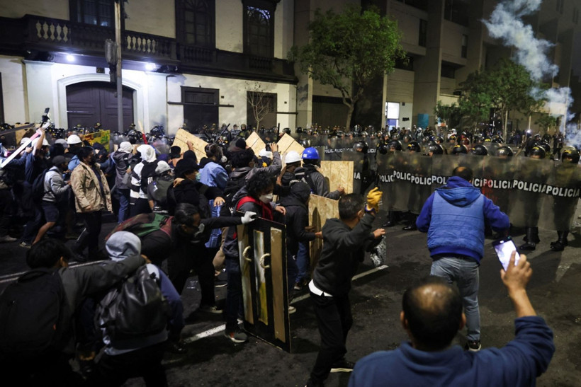 Latin Amerika ülkesinde protesto dalgası: Çatışmalarda ölü ve yaralılar var - Resim: 1