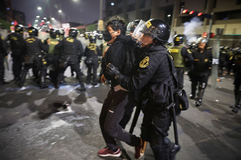 Latin Amerika ülkesinde protesto dalgası: Çatışmalarda ölü ve yaralılar var - Resim: 13