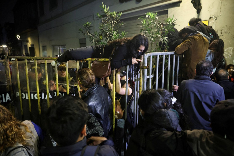 Latin Amerika ülkesinde protesto dalgası: Çatışmalarda ölü ve yaralılar var - Resim: 16