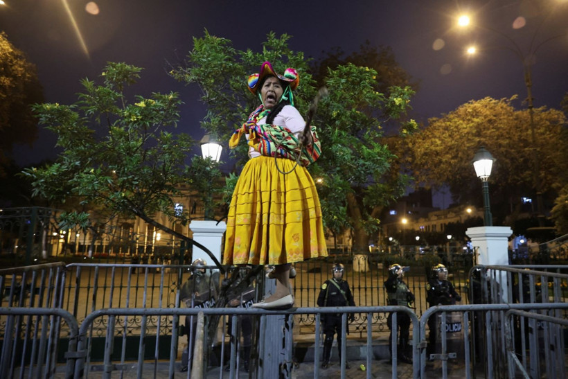 Latin Amerika ülkesinde protesto dalgası: Çatışmalarda ölü ve yaralılar var - Resim: 5