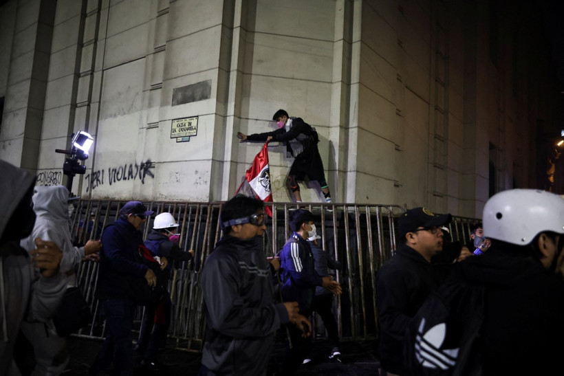 Latin Amerika ülkesinde protesto dalgası: Çatışmalarda ölü ve yaralılar var - Resim: 6