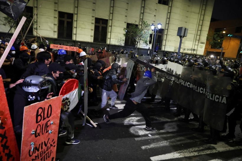 Latin Amerika ülkesinde protesto dalgası: Çatışmalarda ölü ve yaralılar var - Resim: 8
