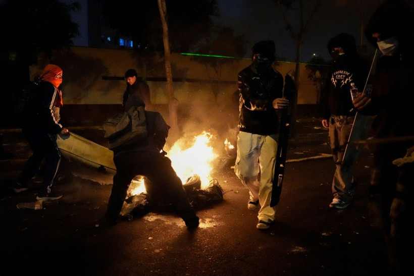 Latin Amerika ülkesinde protesto dalgası: Çatışmalarda ölü ve yaralılar var - Resim: 9