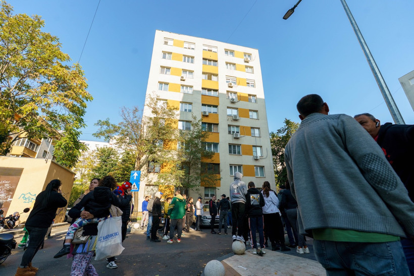 Apartmanda patlama: 3 ölü, 17 yaralı - Resim : 1