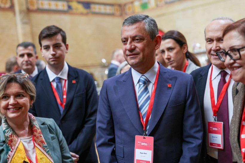 Özgür Özel: Bayrağı gençlere vereceğiz - Resim : 1