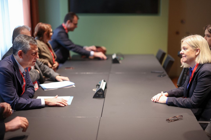 Özgür Özel: Bayrağı gençlere vereceğiz - Resim : 4