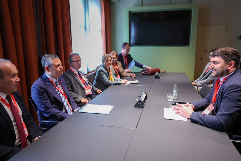 Özgür Özel: Bayrağı gençlere vereceğiz - Resim : 5