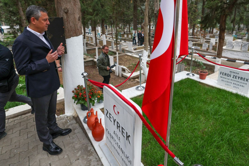 Özgür Özel'den Ferdi Zeyrek'in kabrine ziyaret - Resim: 1