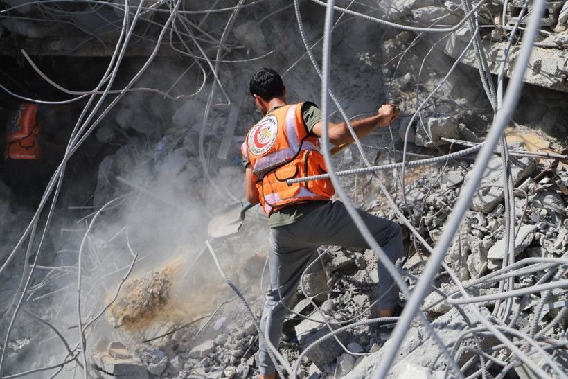 Zulüm bitmiyor: Kazma-kürek ceset arıyorlar - Resim: 11