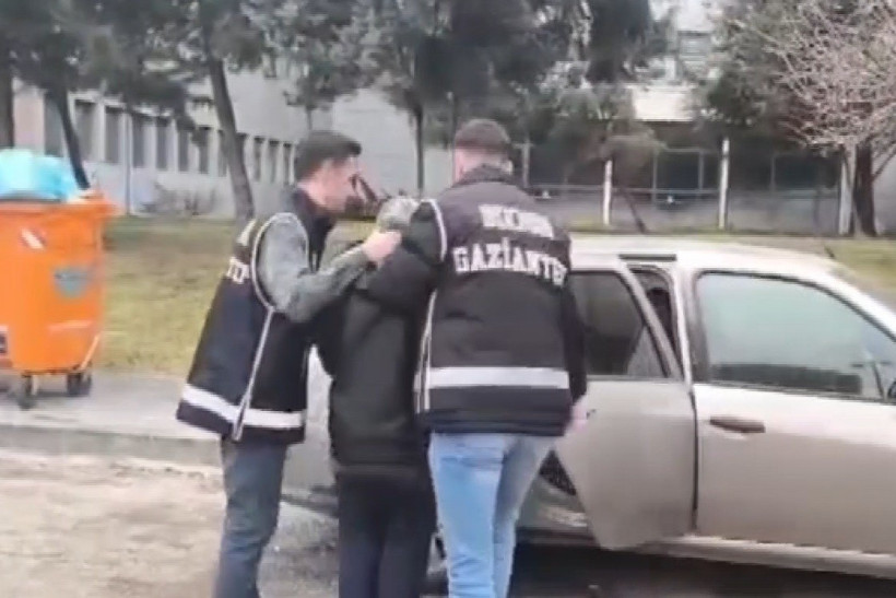 Polis baskınıyla ortaya çıktı: Evde sahte ilaç imalatı - Resim : 1