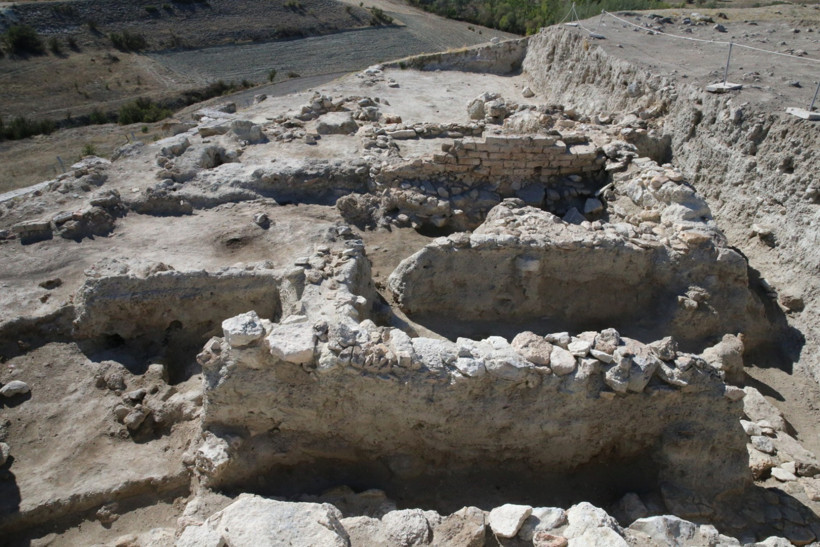 Denizli’de 4500 yıllık yanmış ev bulundu - Resim : 1