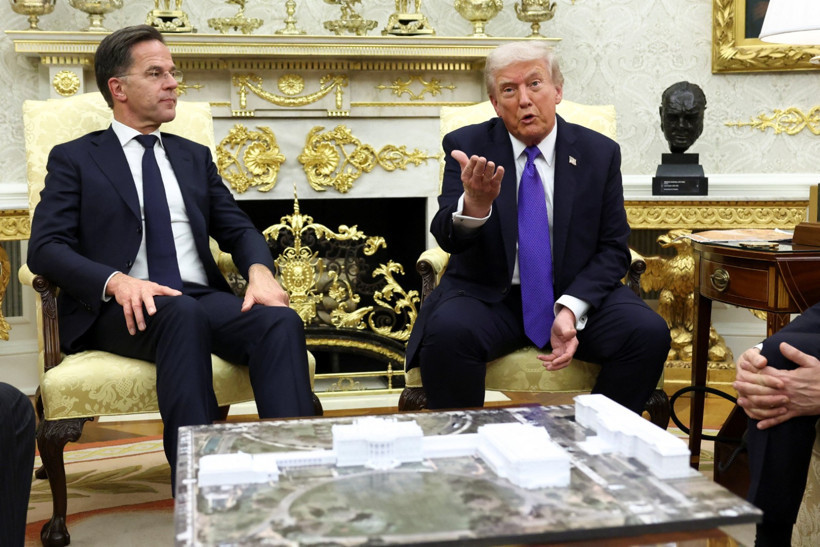 Beyaz Saray'a kepçe girmesine tepkiler çığ gibi büyüdü: Trump böyle savundu - Resim : 1