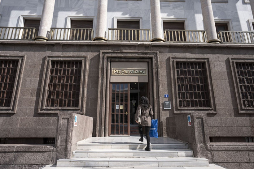 185 yıllık miras: Nadir pullar özel kasalarda saklanıyor - Resim: 1