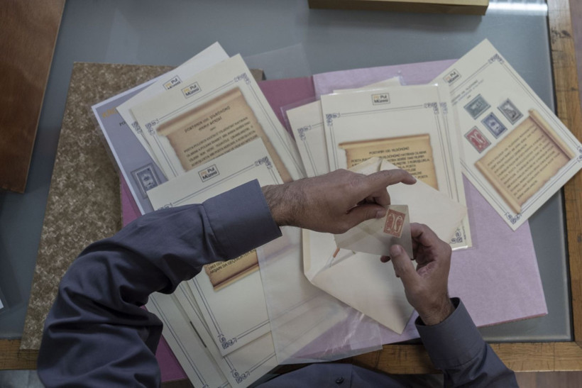 185 yıllık miras: Nadir pullar özel kasalarda saklanıyor - Resim: 12