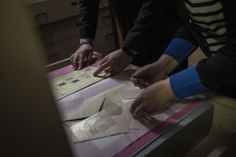 185 yıllık miras: Nadir pullar özel kasalarda saklanıyor - Resim: 33