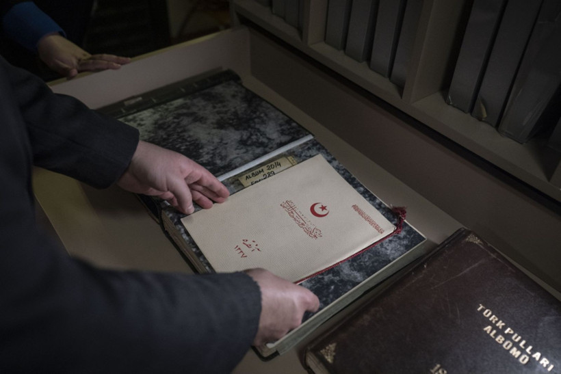 185 yıllık miras: Nadir pullar özel kasalarda saklanıyor - Resim: 36