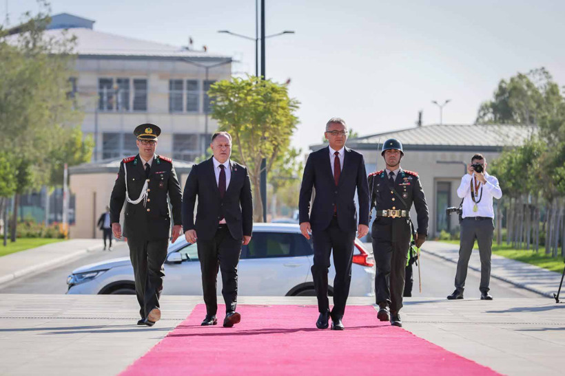 Tufan Erhürman yemin ederek görevine başladı - Resim : 2