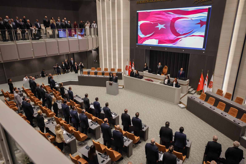 Tufan Erhürman yemin ederek görevine başladı - Resim : 6