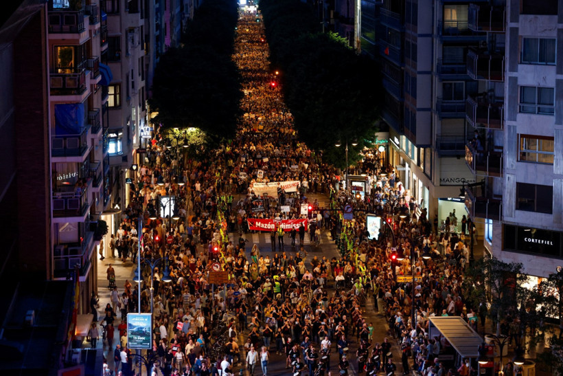 Kayıplarını unutmadılar, on binler sokağa döküldü - Resim : 1