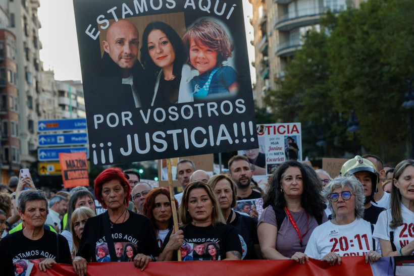 Kayıplarını unutmadılar, on binler sokağa döküldü - Resim : 4