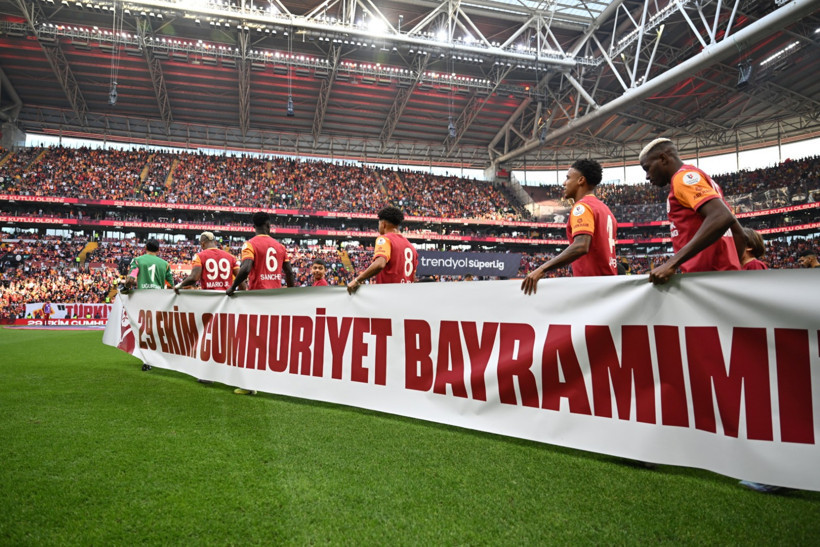 RAMS Park'ta 29 Ekim coşkusu: Barış Alper Yılmaz'a özel pankart - Resim : 2