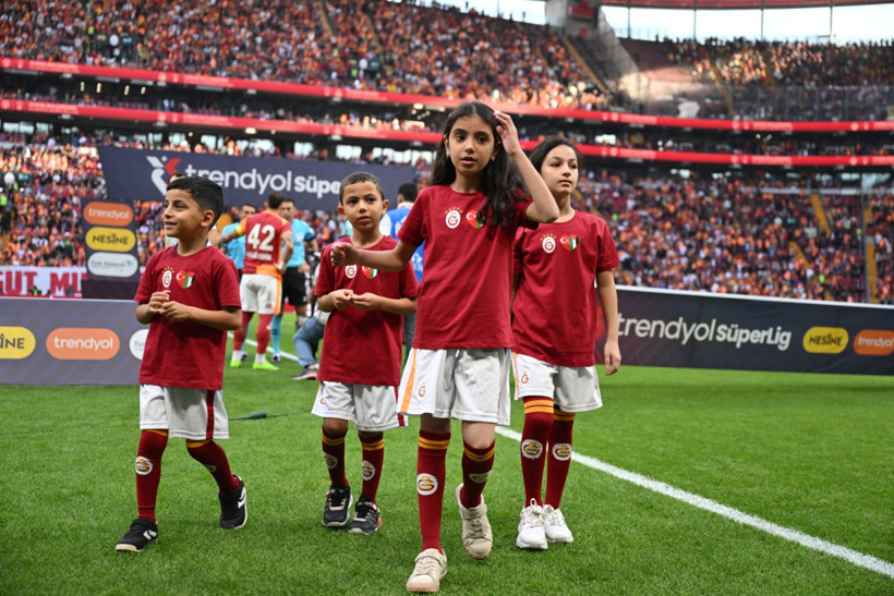 RAMS Park'ta 29 Ekim coşkusu: Barış Alper Yılmaz'a özel pankart - Resim : 1