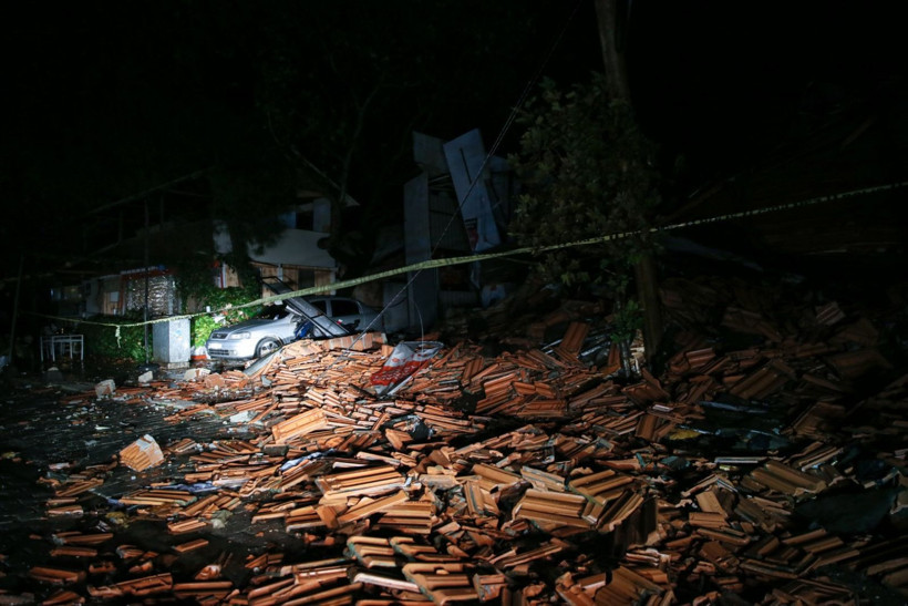 Depremin salladığı Balıkesir Sındırgı havadan görüntülendi - Resim: 43