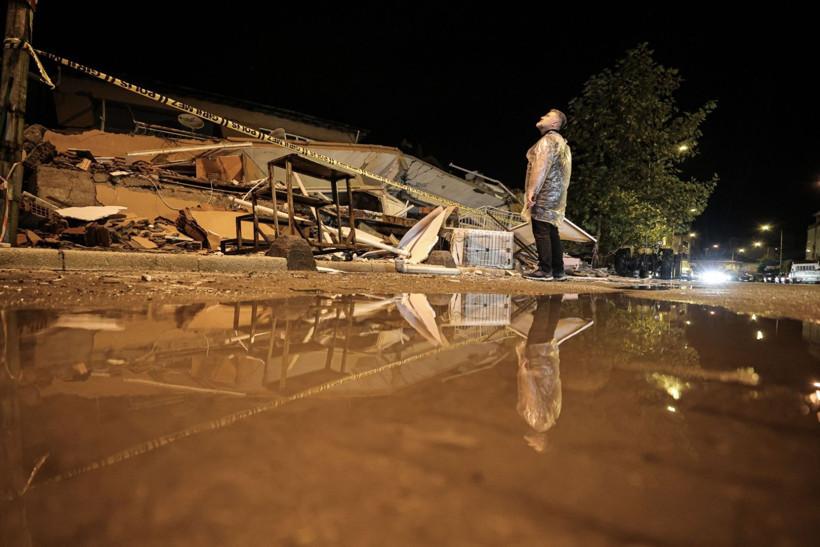 Depremin salladığı Balıkesir Sındırgı havadan görüntülendi - Resim: 44