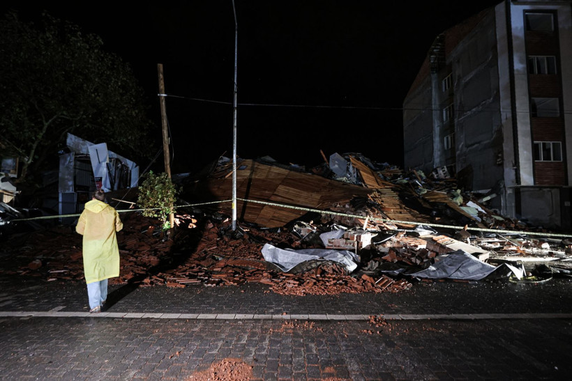 Depremin salladığı Balıkesir Sındırgı havadan görüntülendi - Resim: 47