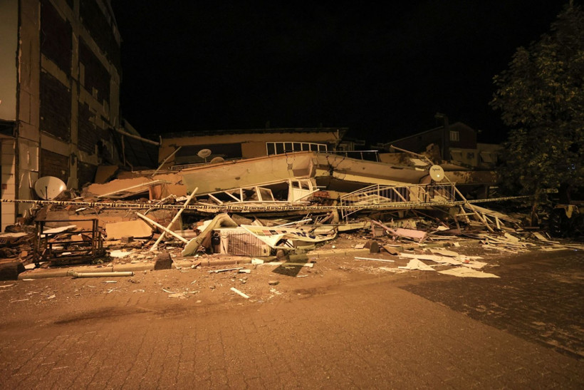 Depremin salladığı Balıkesir Sındırgı havadan görüntülendi - Resim: 48