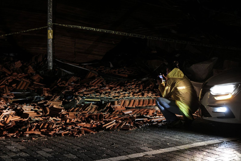 Depremin salladığı Balıkesir Sındırgı havadan görüntülendi - Resim: 49