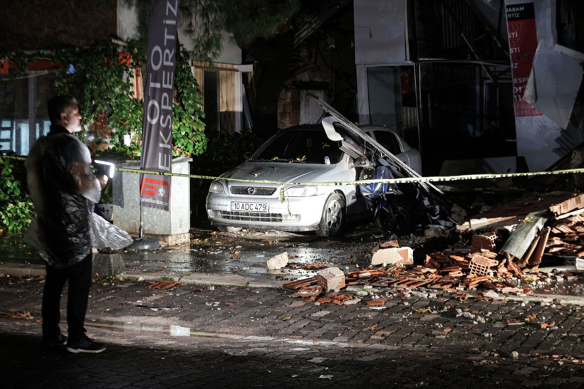 Depremin salladığı Balıkesir Sındırgı havadan görüntülendi - Resim: 55