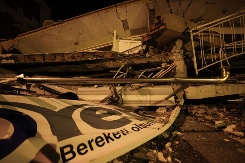 Depremin salladığı Balıkesir Sındırgı havadan görüntülendi - Resim: 58