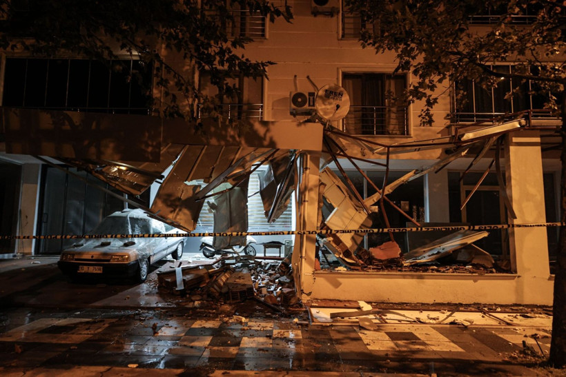 Depremin salladığı Balıkesir Sındırgı havadan görüntülendi - Resim: 60