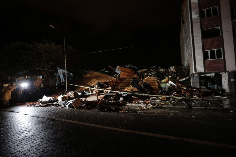 Depremin salladığı Balıkesir Sındırgı havadan görüntülendi - Resim: 64