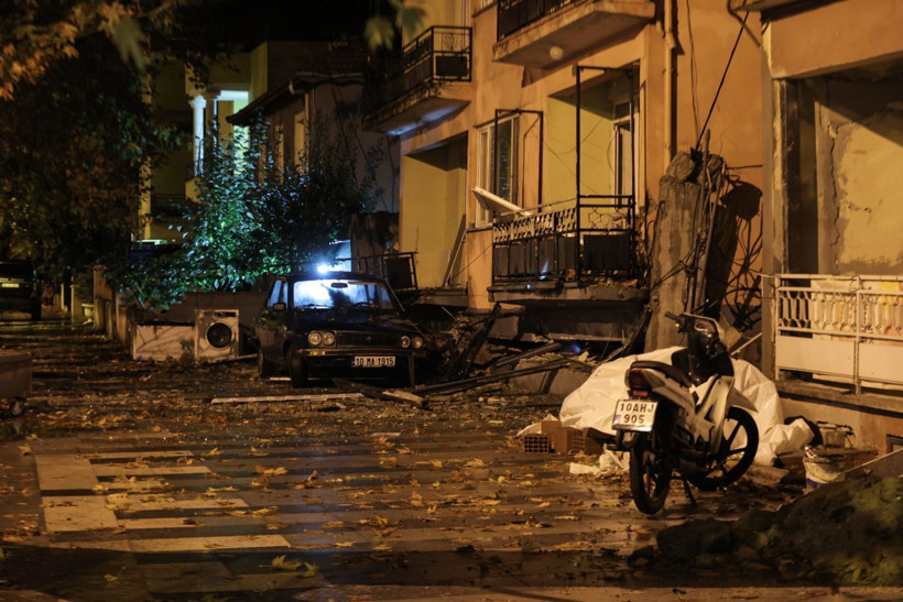 Depremin salladığı Balıkesir Sındırgı havadan görüntülendi - Resim: 71