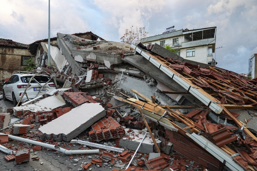 Depremin salladığı Balıkesir Sındırgı havadan görüntülendi - Resim: 10