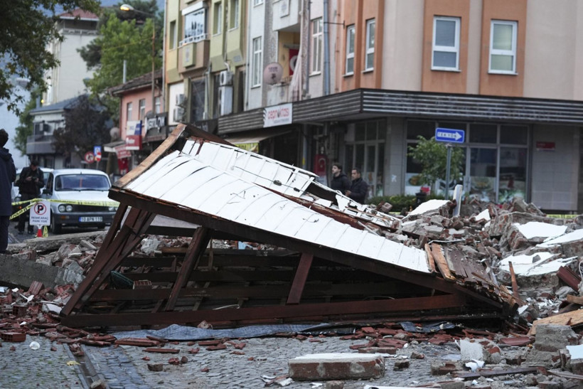 Depremin salladığı Balıkesir Sındırgı havadan görüntülendi - Resim: 14