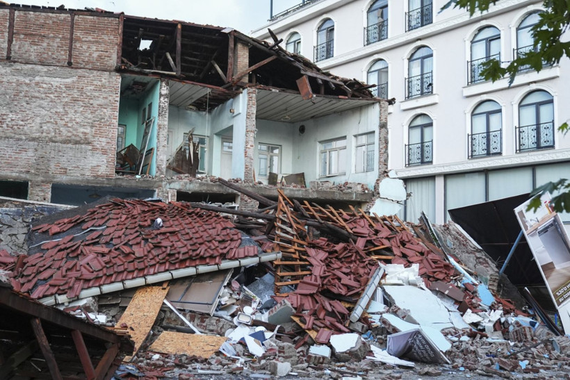 Depremin salladığı Balıkesir Sındırgı havadan görüntülendi - Resim: 19