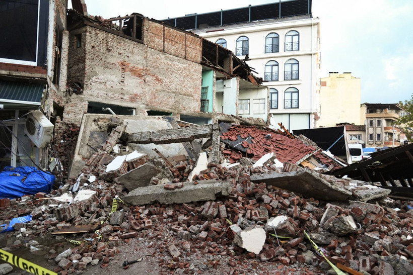 Depremin salladığı Balıkesir Sındırgı havadan görüntülendi - Resim: 20