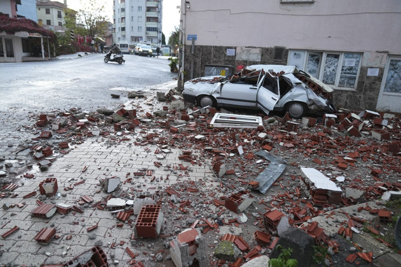 Depremin salladığı Balıkesir Sındırgı havadan görüntülendi - Resim: 22