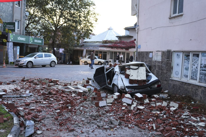 Depremin salladığı Balıkesir Sındırgı havadan görüntülendi - Resim: 25
