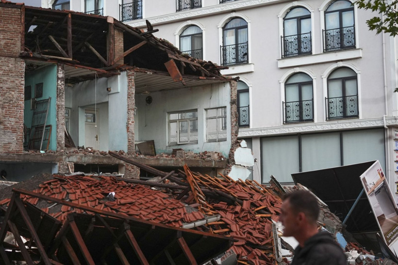 Depremin salladığı Balıkesir Sındırgı havadan görüntülendi - Resim: 28