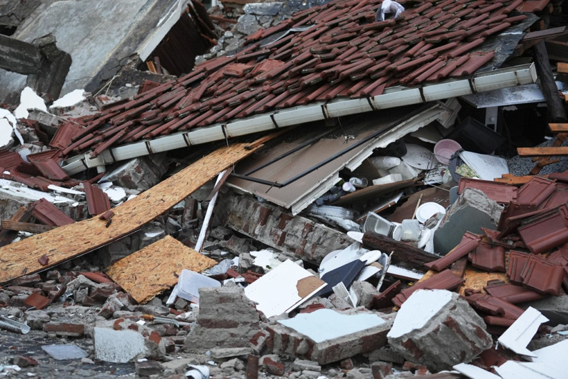 Depremin salladığı Balıkesir Sındırgı havadan görüntülendi - Resim: 29