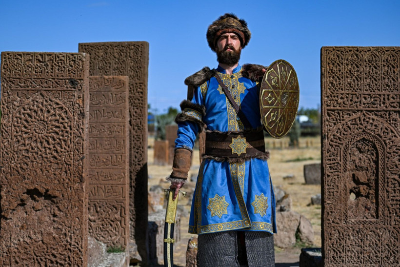 15 Alp, Selçuklu Mezarlığı'nda tarihi yaşatıyor - Resim: 7