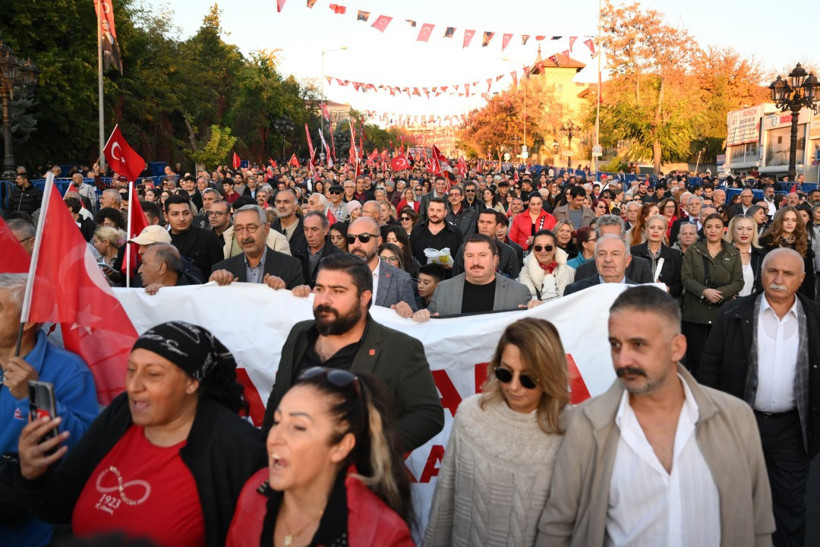 CHP'liler Birinci Meclis'ten Anıtkabir'e yürüdü - Resim : 1